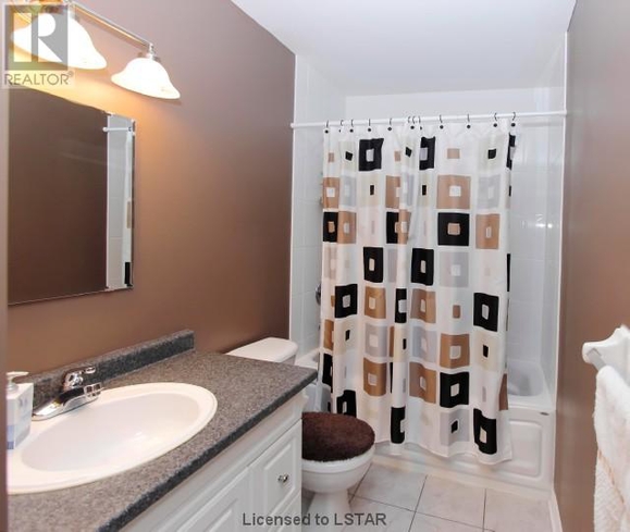 2nd floor- washroom shared by 2 bedrooms.jpg