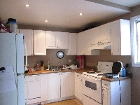 2KITCHEN111.JPG