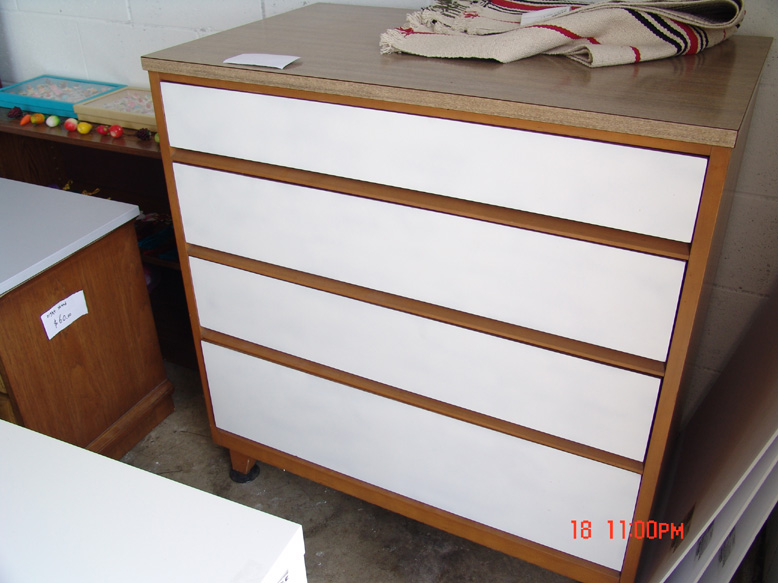 dresser-whitebrown-001.jpg